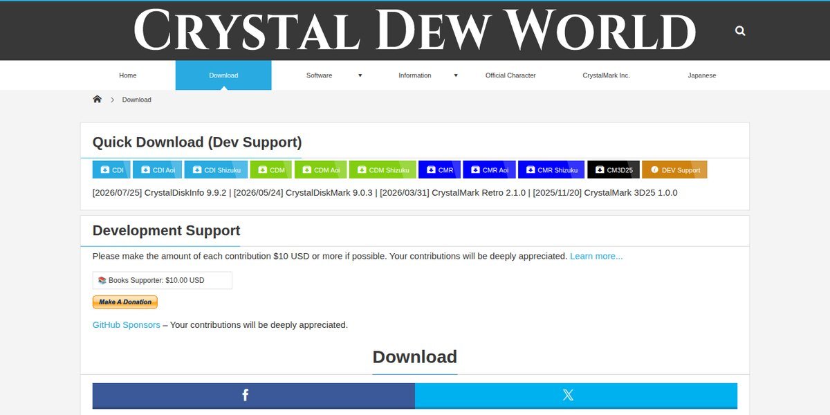 Site oficial Crystal Dew World mostrando a linha de versões com CrystalDiskInfo 9.9.2 de julho de 2026
