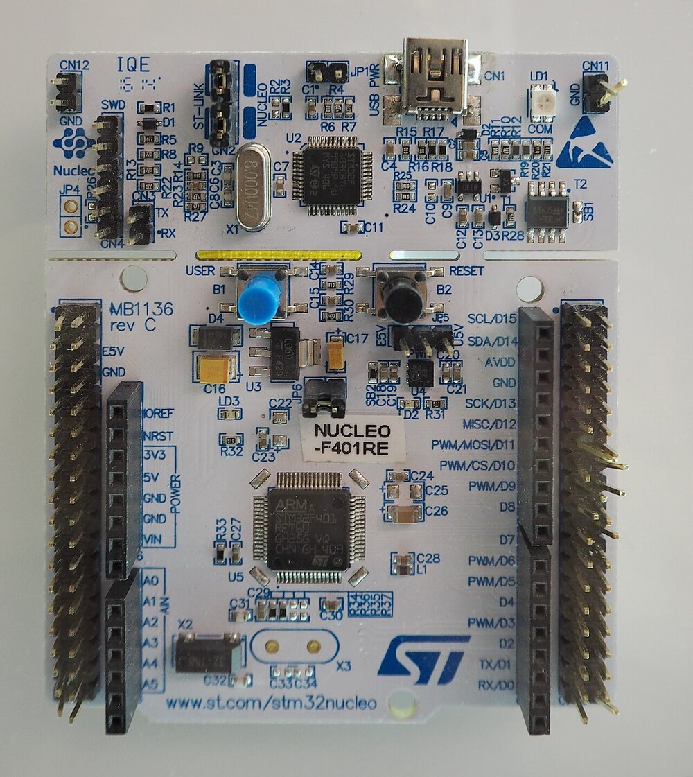 Placa STM32 Nucleo-F401RE com o bloco ST-LINK na parte superior
