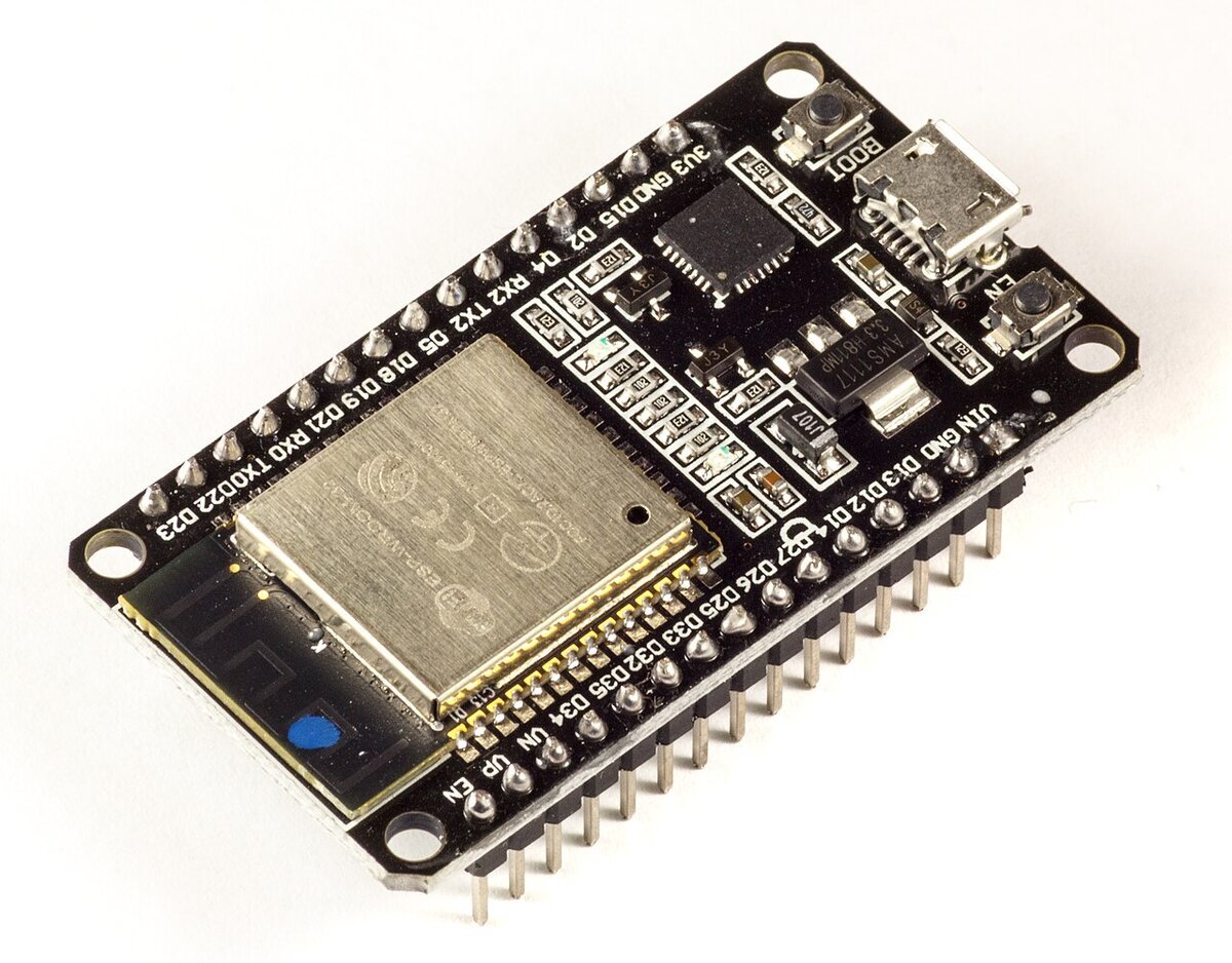 Placa de desenvolvimento ESP32 com módulo ESP-WROOM-32, botões BOOT e EN ao lado do conector micro-USB