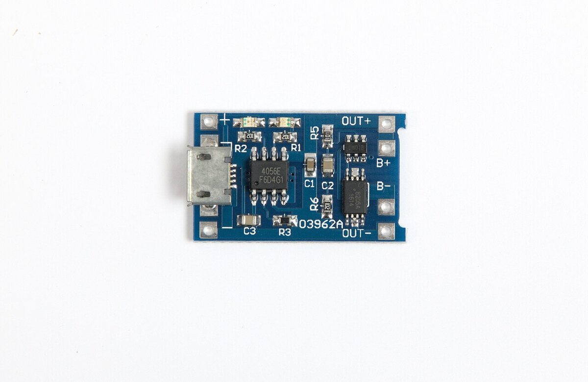 Baterias e carregamento: módulo carregador TP4056 para célula de lítio, com conector micro USB e circuito de proteção integrado